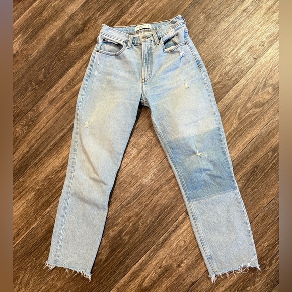 Abercrombie & Fitch The Mom High Rise 25 / 0 Short Light Wash Distressed - Picture 1 of 5